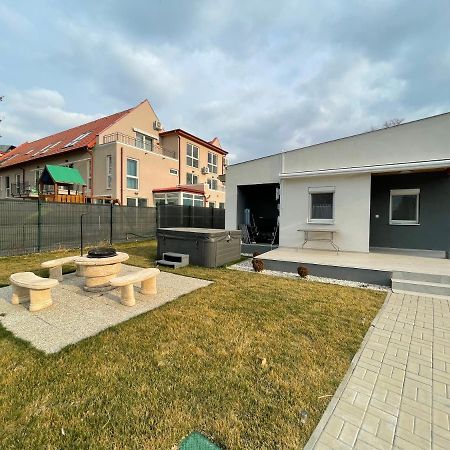 Sorrento Deluxe Apartment - Jacuzzi Siofok Exterior photo
