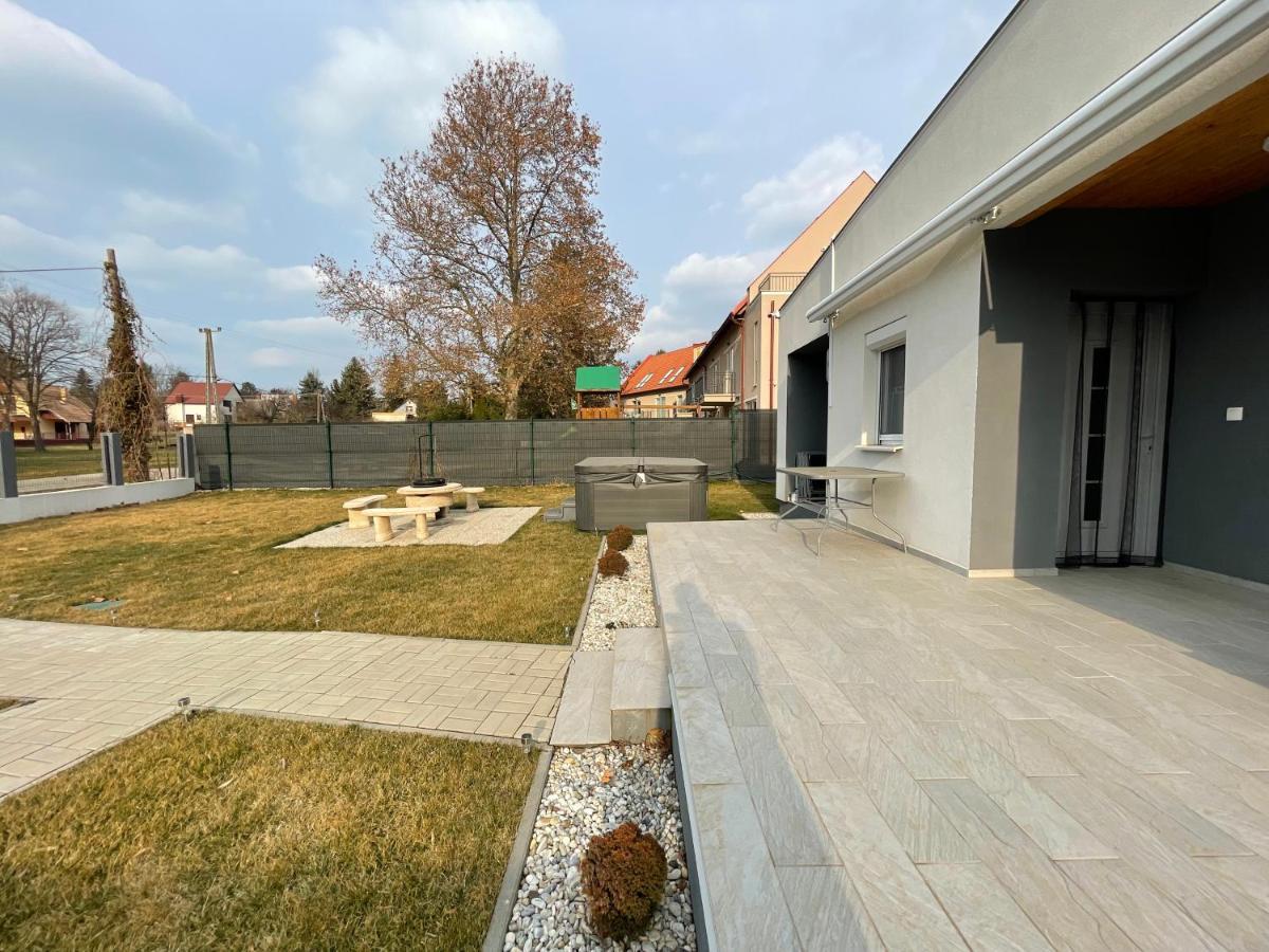 Sorrento Deluxe Apartment - Jacuzzi Siofok Exterior photo